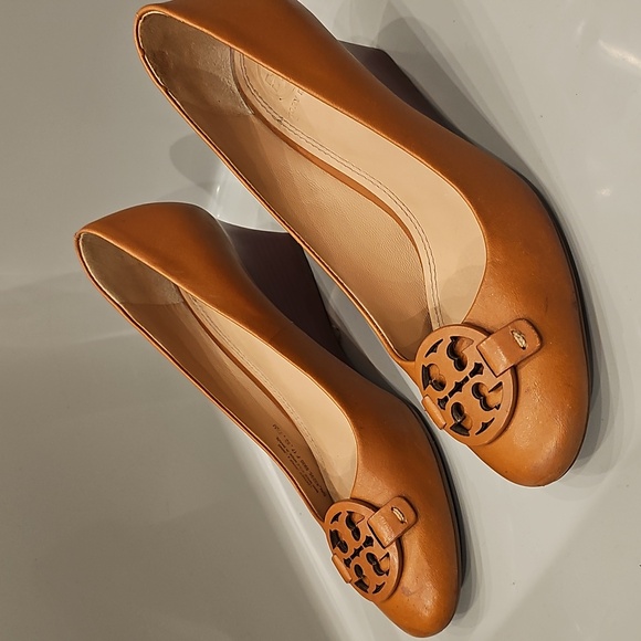TORY BURCH Cognac Tan Leather Wedges
